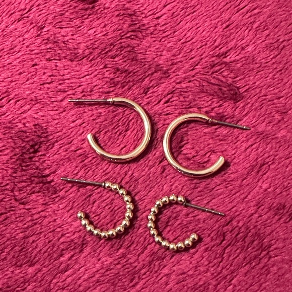 2 pair Gold Trendy Francesca's Earrings - Picture 6 of 6